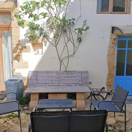 Ferienwohnung T2 Duplex "Chez Evelyne" Remoulins Exterior foto