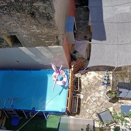 Ferienwohnung T2 Duplex "Chez Evelyne" Remoulins Exterior foto