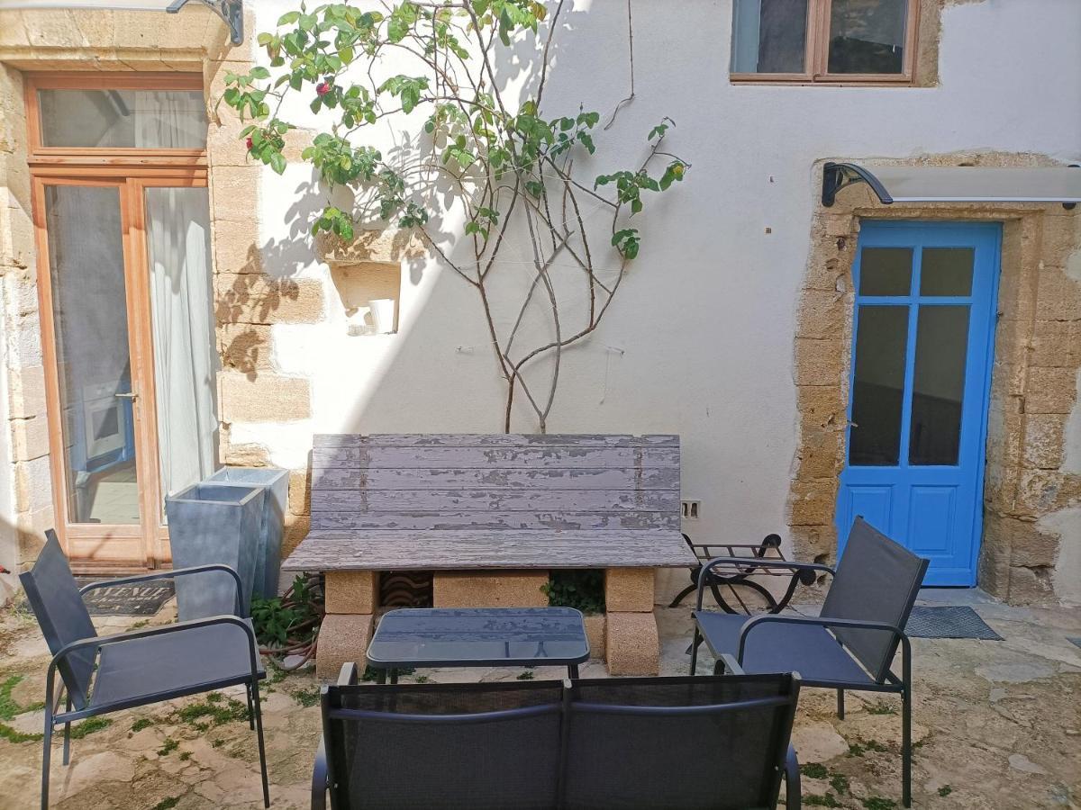 Ferienwohnung T2 Duplex "Chez Evelyne" Remoulins Exterior foto