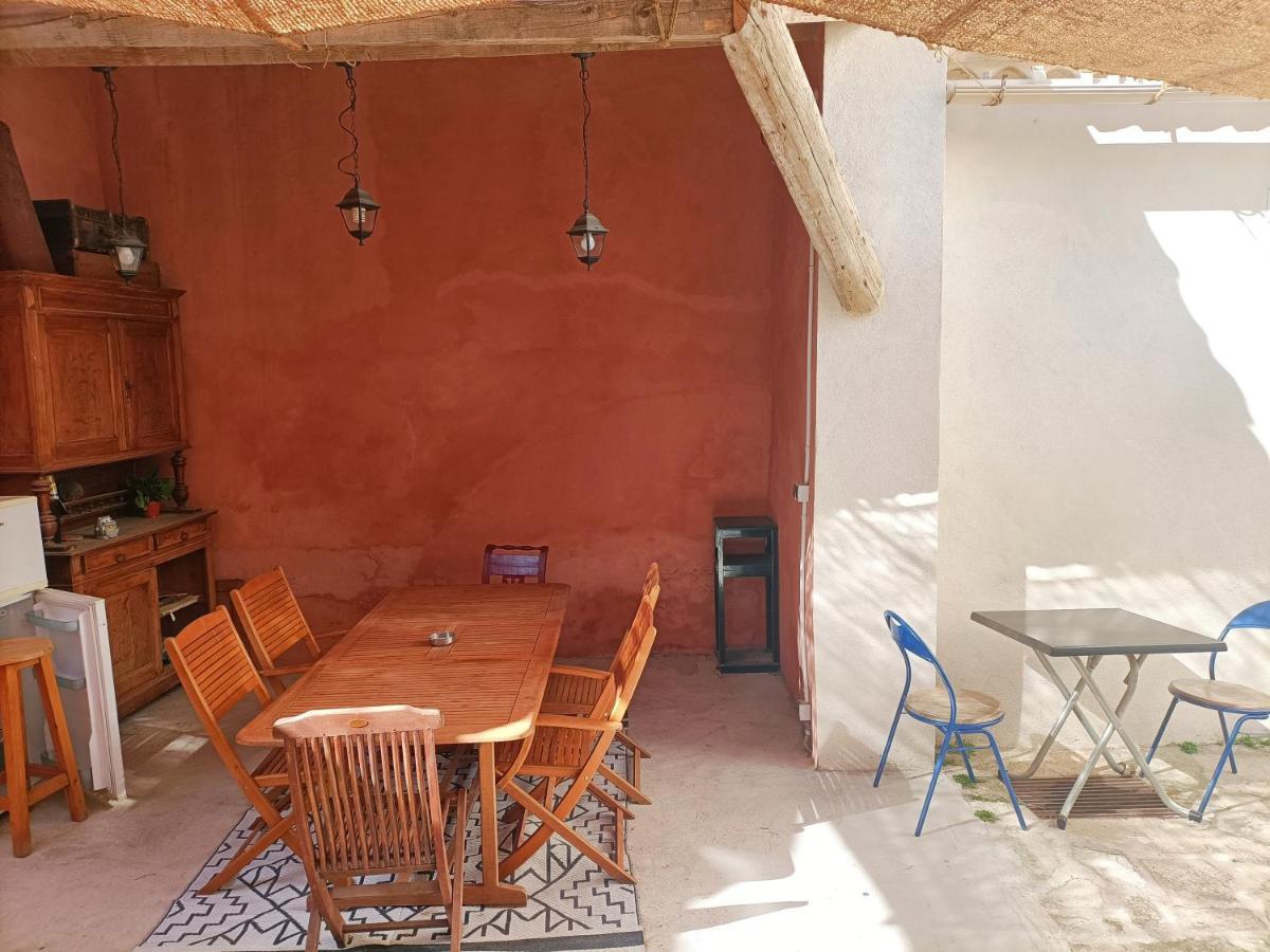 Ferienwohnung T2 Duplex "Chez Evelyne" Remoulins Exterior foto