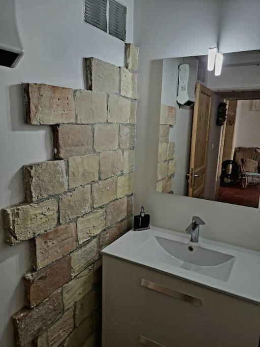 Ferienwohnung T2 Duplex "Chez Evelyne" Remoulins Exterior foto